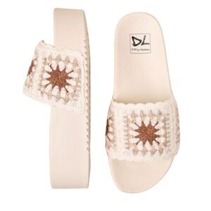 NEW Worble Cream Multi Crochet Flatform Slide Sandals By Dirty Laundry
